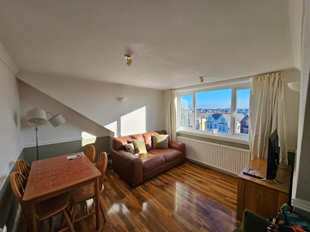 Superb 2 bed apartment on the Promenade Southport