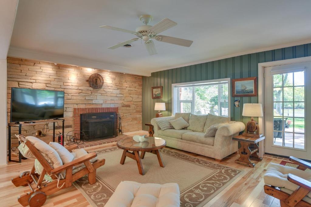 Waterfront Annapolis Home Fire Pit and Fishing Pier