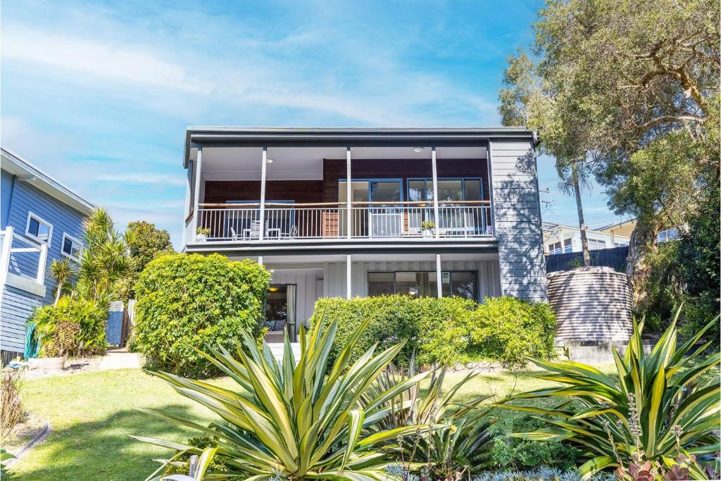 Baggies On Dutchies 9 Burbong Street large pet friendly house with aircon boat parking and waterviews