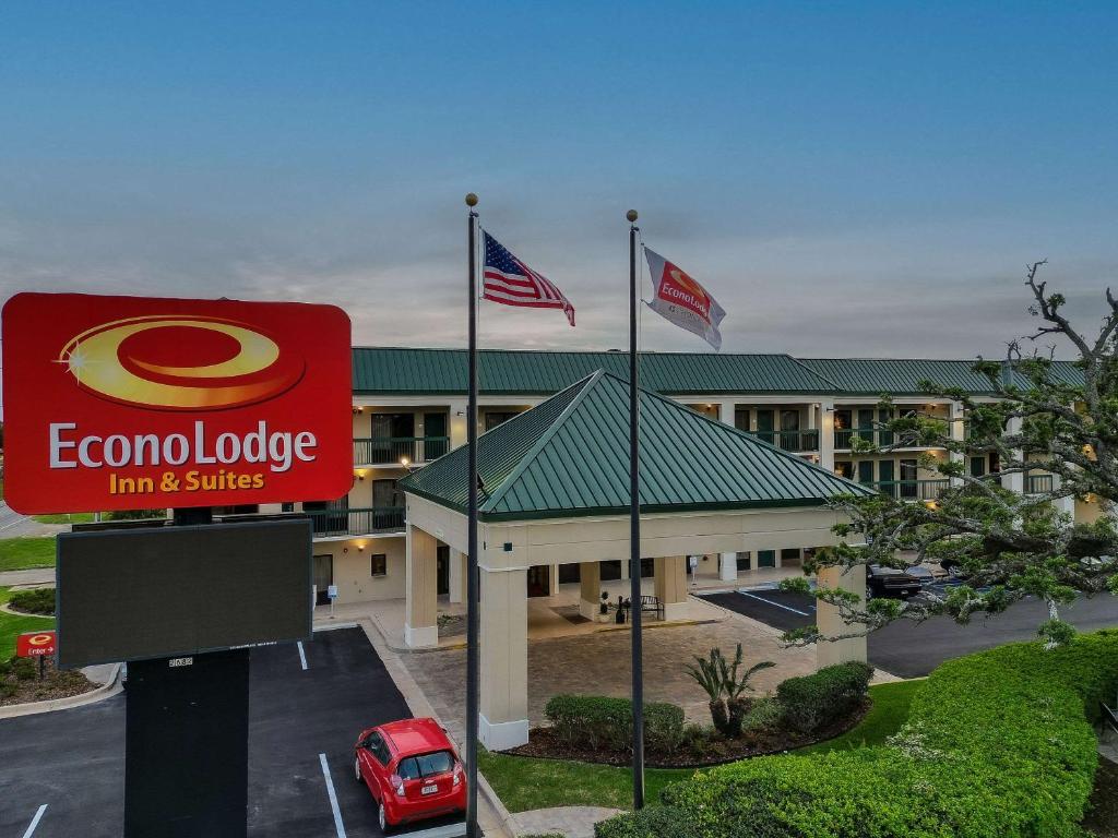 Econo Lodge Inn & Suites Foley-North Gulf Shores