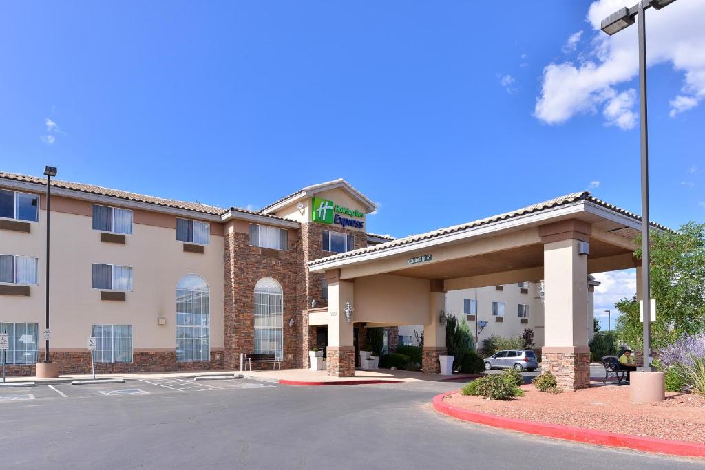 Holiday Inn Express Hotel & Suites Farmington, an IHG Hotel