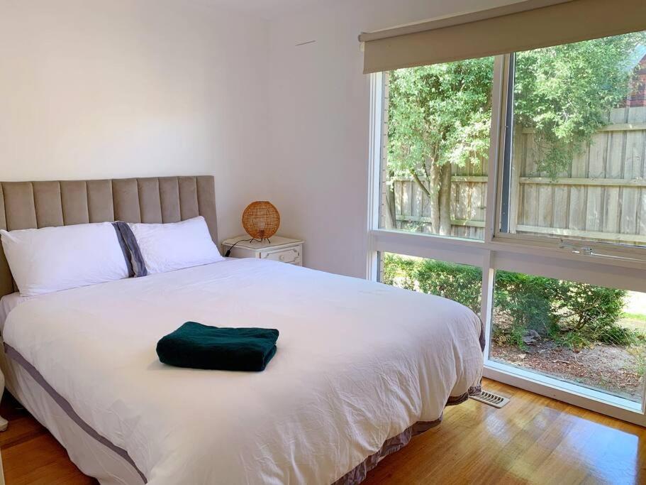 Serene 4Bed2Bath House w Parking Near Mornington Peninsula