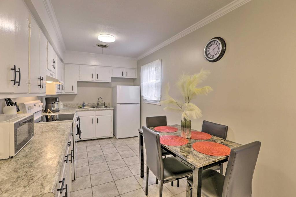 Pet-Friendly Albany Home about 3 Mi to University!