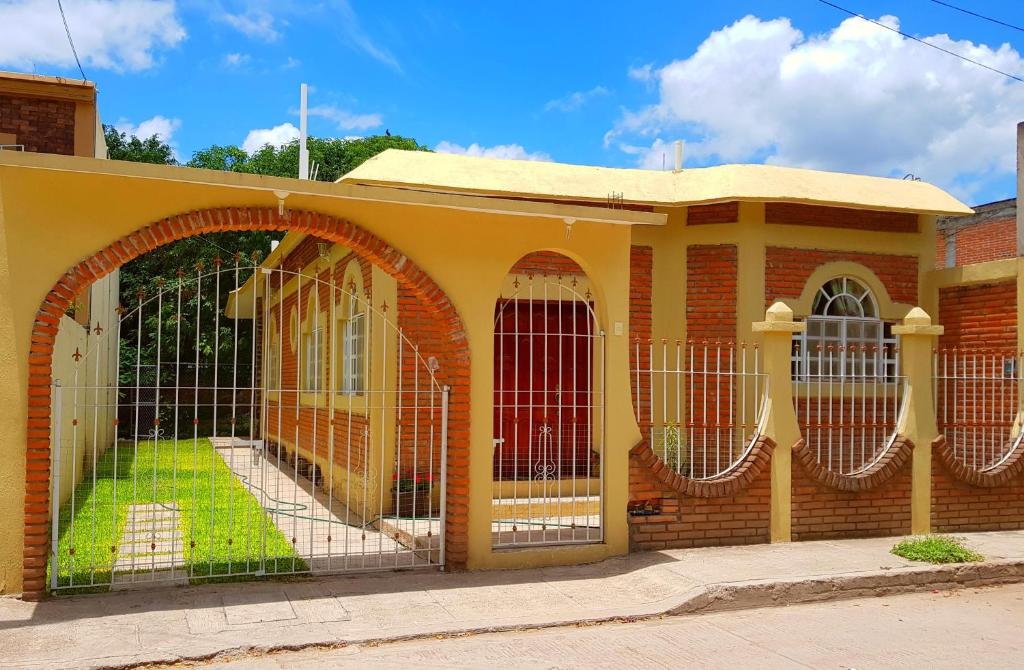 Casa Cerca de La Media Luna