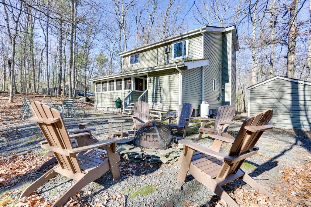 Rustic Masthope Mountain Retreat with Private Sauna!