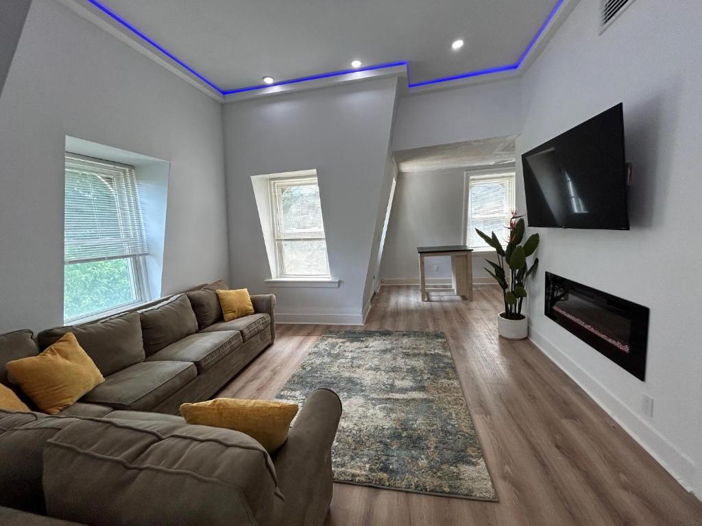 R2: 2 Bedroom South Norwalk