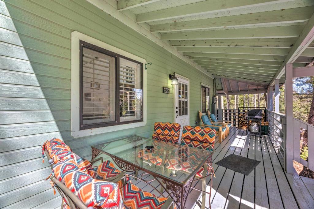 Quaint Cloudcroft Cabin with Stunning Forest Views!