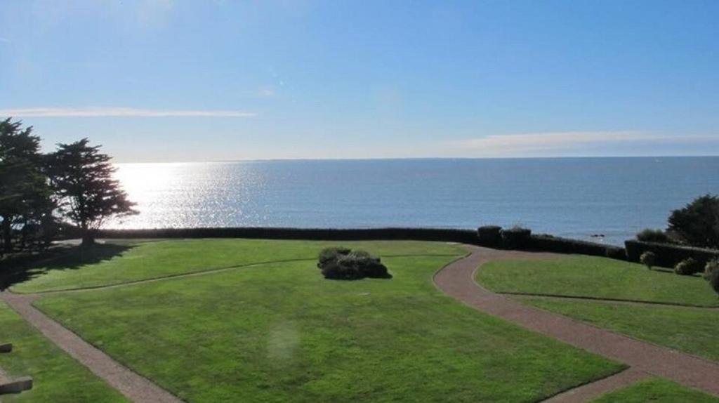 Appartement dans résidence avec balcon vue sur mer