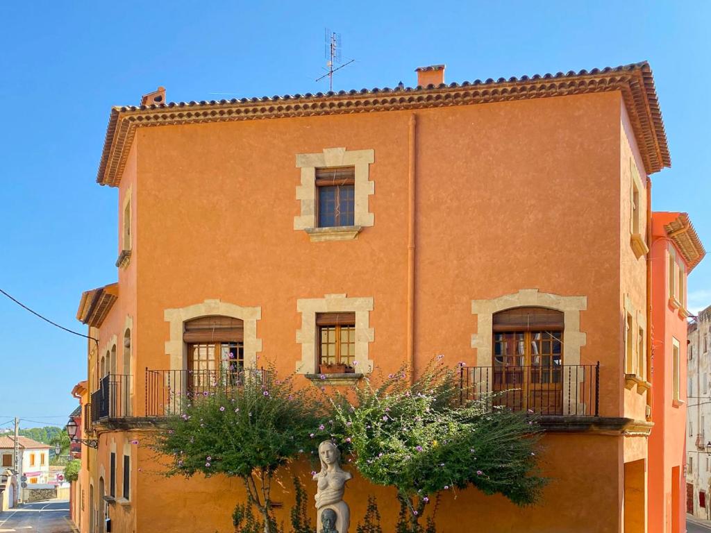 The Corner House of Altafulla - A Stroll from the Beach, in the Heart of the Old Town