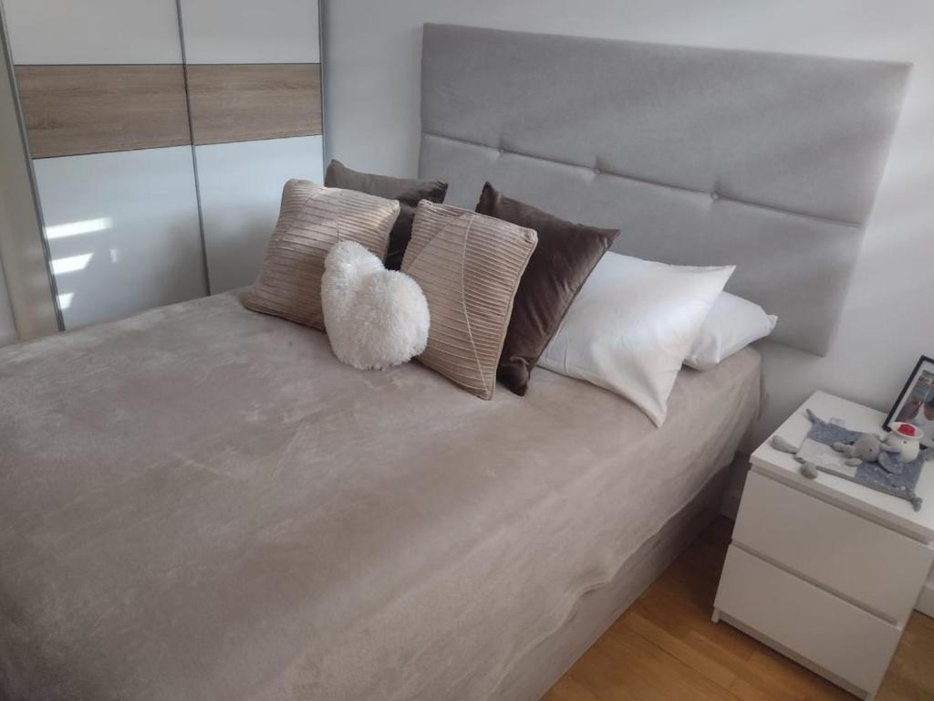 Habitacion con encanto en piso familiar a 5 minutos del centro