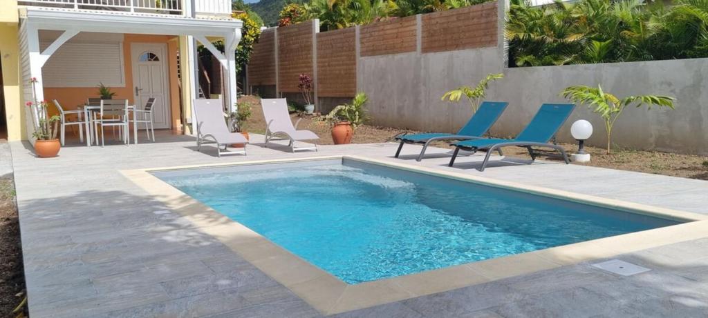 972A - Magnificent ground floor with swimming pool
