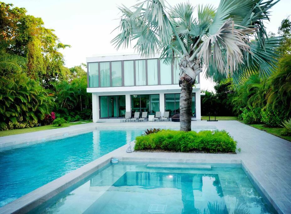 Ultimate Beach Getaway, Luxury villa in Ritz-Carlton, Dorado 5 mins to Beach