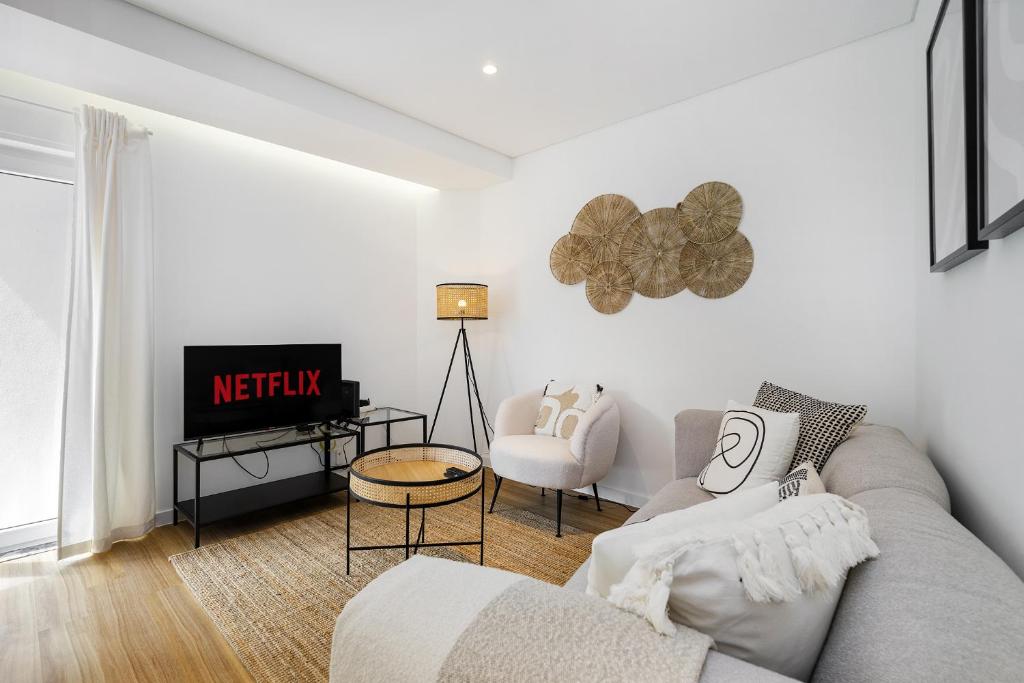 WHome Chic & Stylish Retreat in Estoril's Finest Location