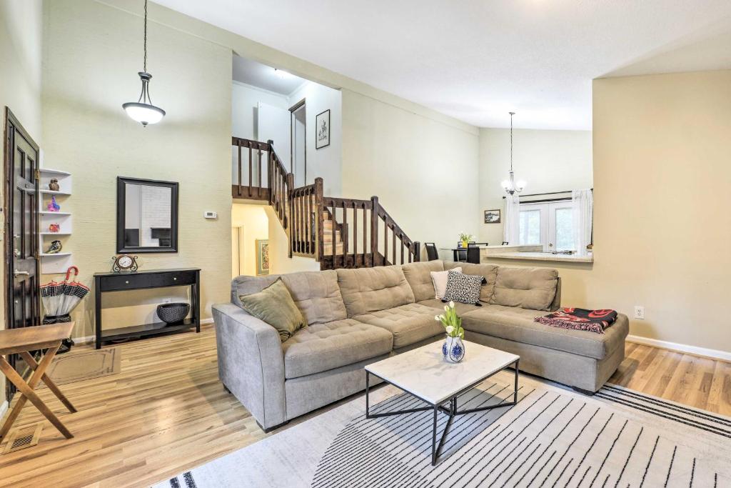 Cozy Cary Abode about 10 Mi to Downtown Raleigh!