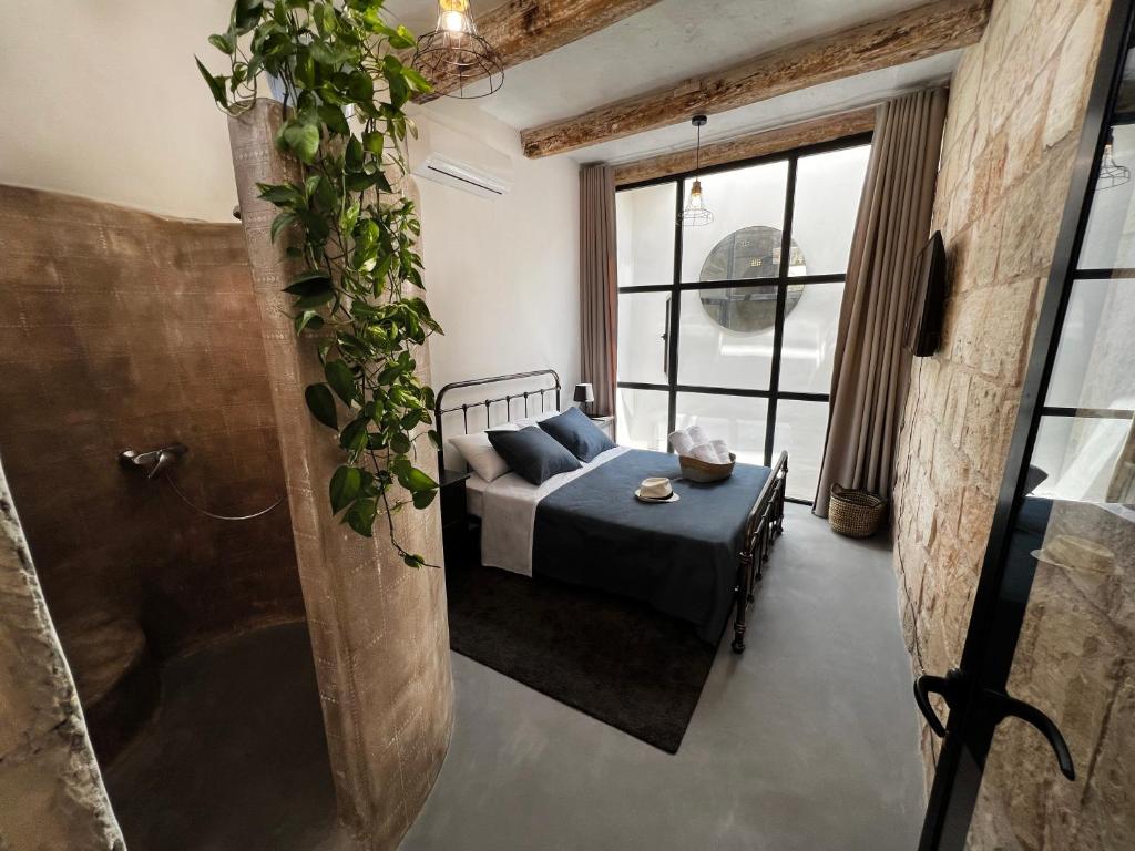Nr 9 Traditional Character House