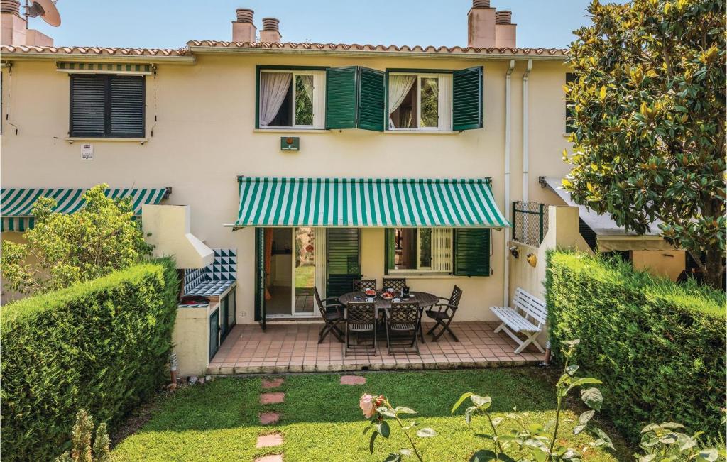 Beautiful home in Sant Feliu de Guxols with 4 Bedrooms and Outdoor swimming pool