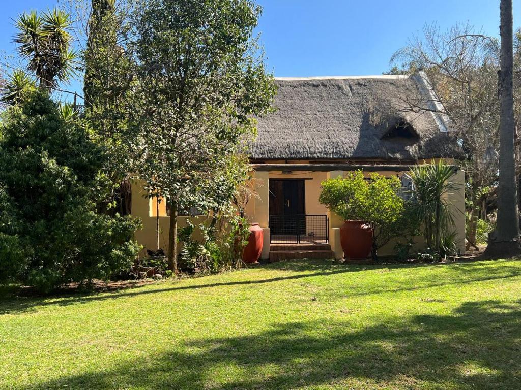 Artistic Cozy Cottage