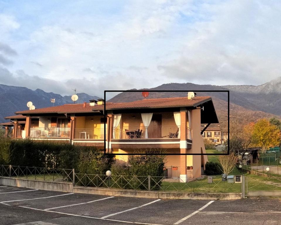 Confidence house