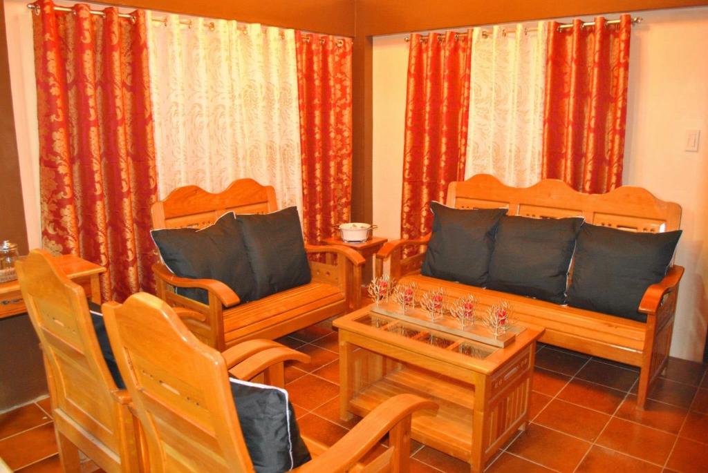 Fully AC 3BR House for 8pax near Airport and SM with 100mbps Wifi