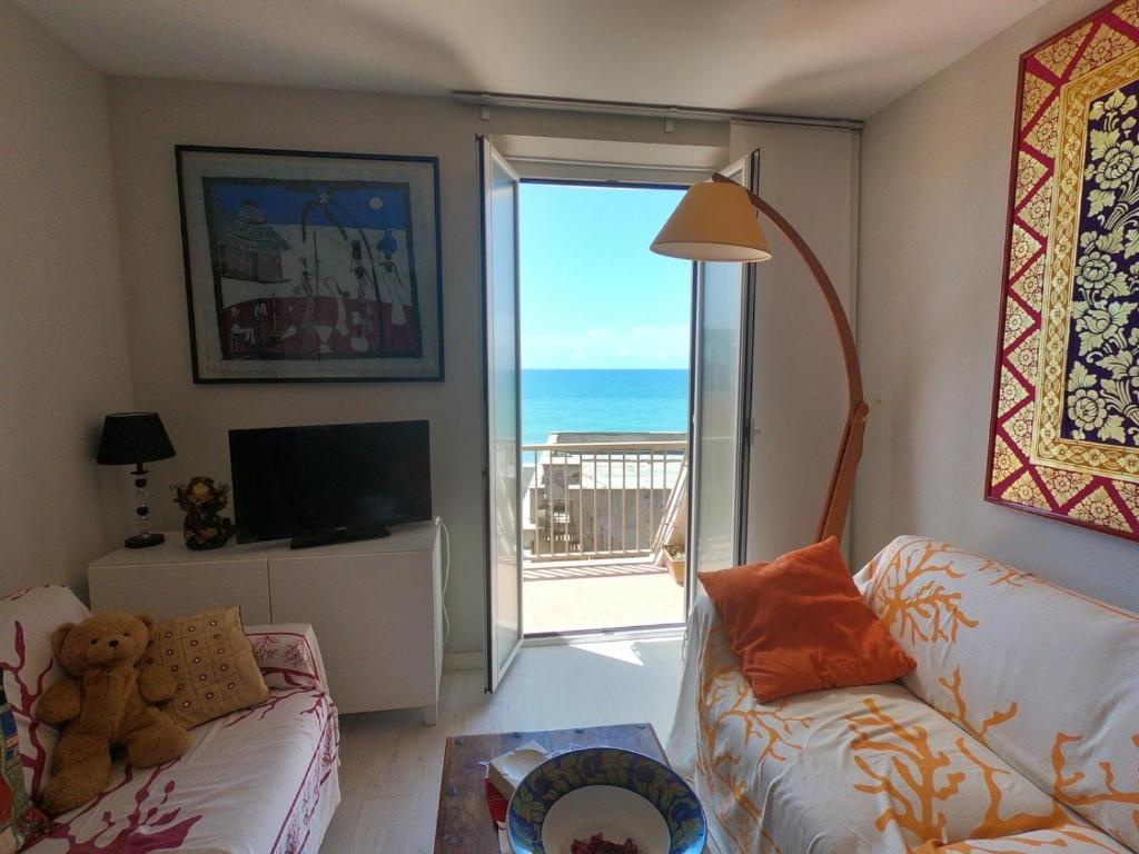 Rosso Tramonto luxury-white- LADISPOLI, Lungomare Regina Elena 58