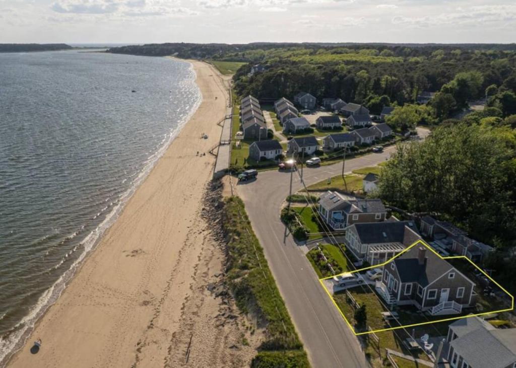 New listing Sandy beach cottage on Wellfleet Bay