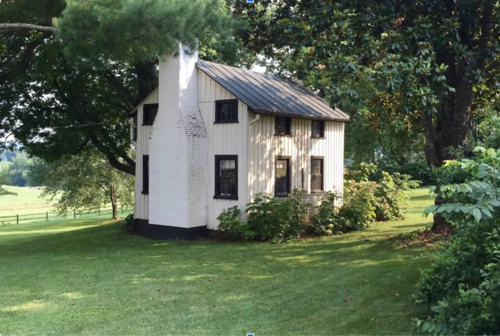Charming & Rustic Bloomingdale Cottage w/views