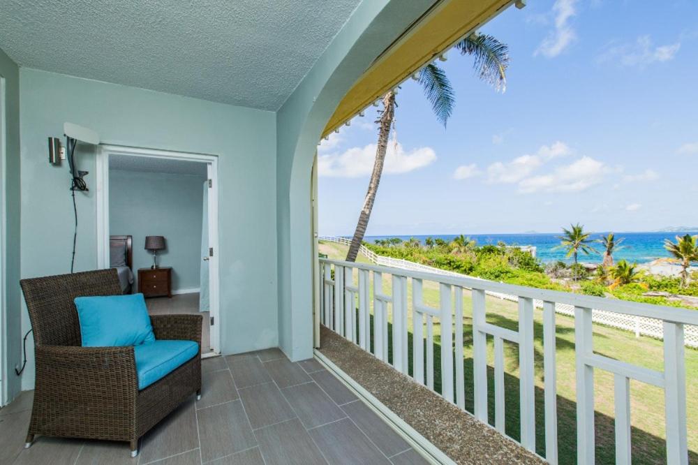 Dramatic views from this specious 1bd/1bth